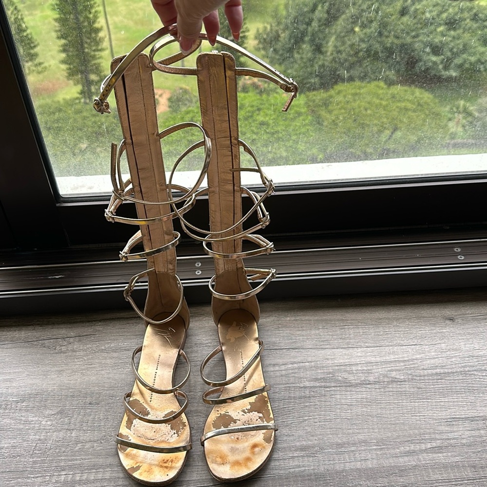 Giuseppe Zanotti gladiator knee-high sandals. Gold. Sz 40. Collectors item.